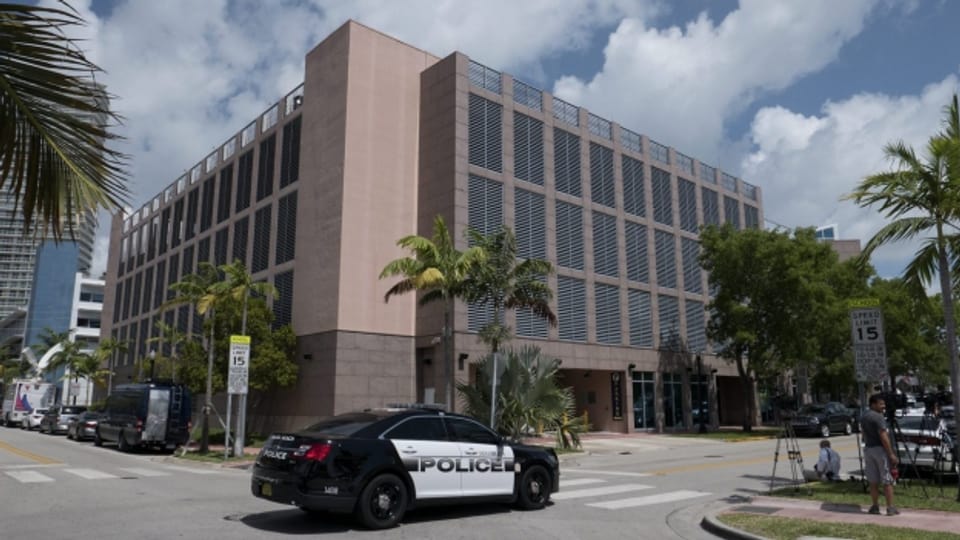 Fifa-Gebäude in Miami, USA: Die Polizei fährt vor.