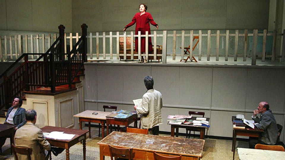 Eine Szene des Theaterstücks «Geschwister Tanner» unter der Regie von Anna Viebrock in der Box des Schauspielhauses Schiffbau Zürich.