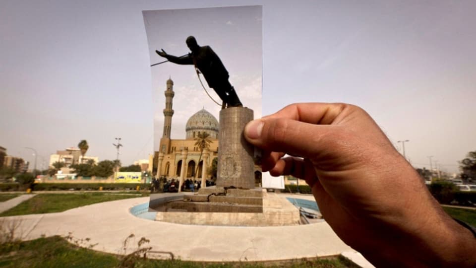 Symbolisches Ende einer Diktatur: der Fall der Saddam-Statue in Bagdad.