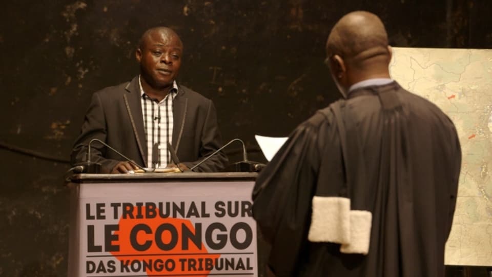 Teil der «Bukavu Hearings»: Chefankläger Sylvestre Bisimwa verhört einen Zeuge.