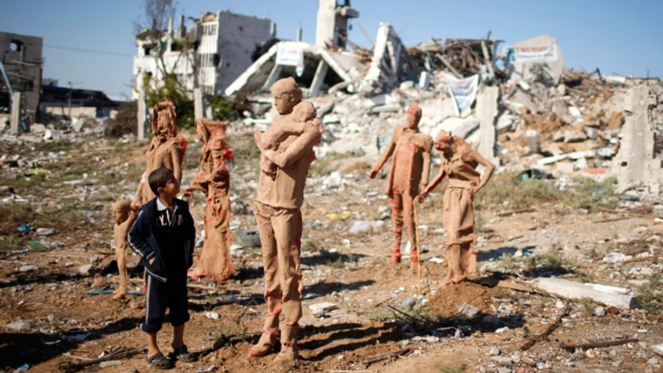 Kunst soll Konflikte kitten: Statuen eines palästinensischen Künstlers im Osten von Gaza City.