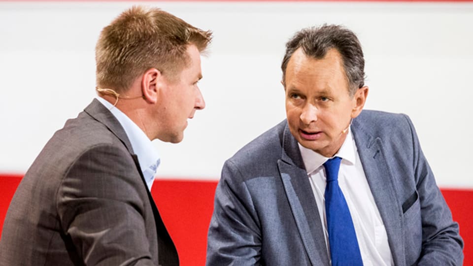 Toni Brunner (SVP) im Gespräch mit Philipp Müller (FDP).