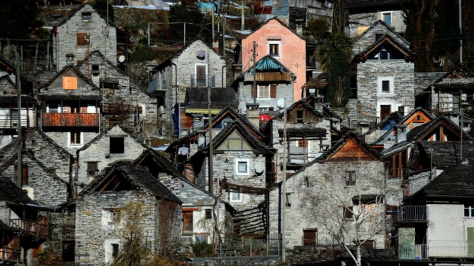  Der Dorfkern von Corippo, der kleinsten politischen Gemeinde der Schweiz, wurde 1975 unter Denkmalschutz gestellt.