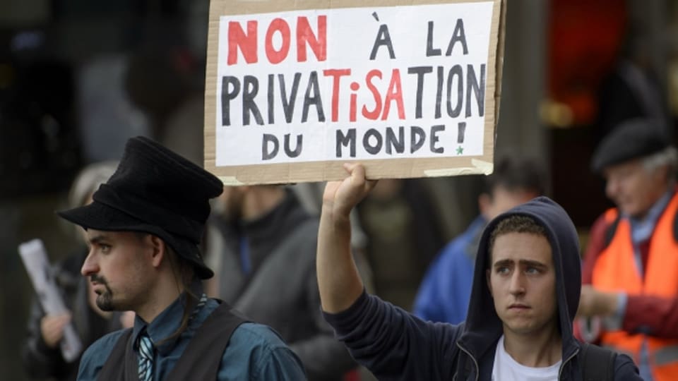 Demonstranten protestieren in Genf gegen TISA (11. Oktober 2014). de Geneve.