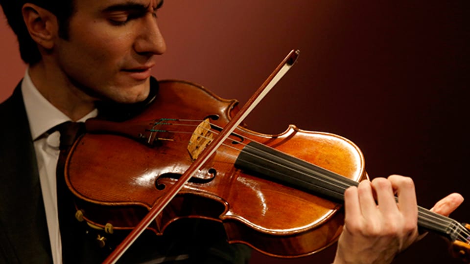 David Aaron Carpenter spielt auf der «Macdonald» Viola von Antonio Stradivari.