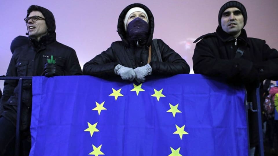 Eine Strömung der Demonstranten sind junge Menschen, die sich an Europa orientieren.