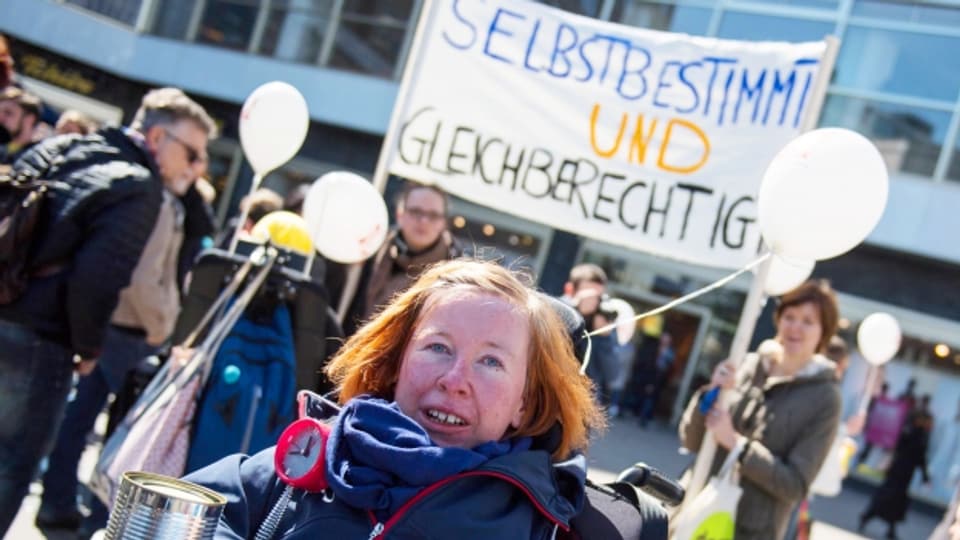 Demonstranten in Berlin fordern 2016 die Umsetzung der Behindertenrechtskonvention.