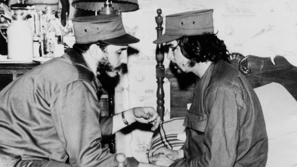 Fidel Castro (rechts) und Che Guevara (links) sind beides Akteure in Rachel Kushners Roman.
