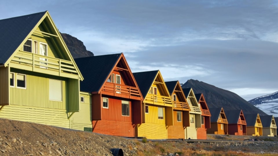 Einge Häuser in Longyearbyen sind aufgrund des Klimawandels nicht mehr bewohnbar.