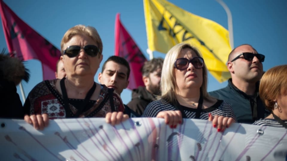 Frauen auf einer Kundgebung zum Gedenken der Mafiaopfer in Kalabrien
