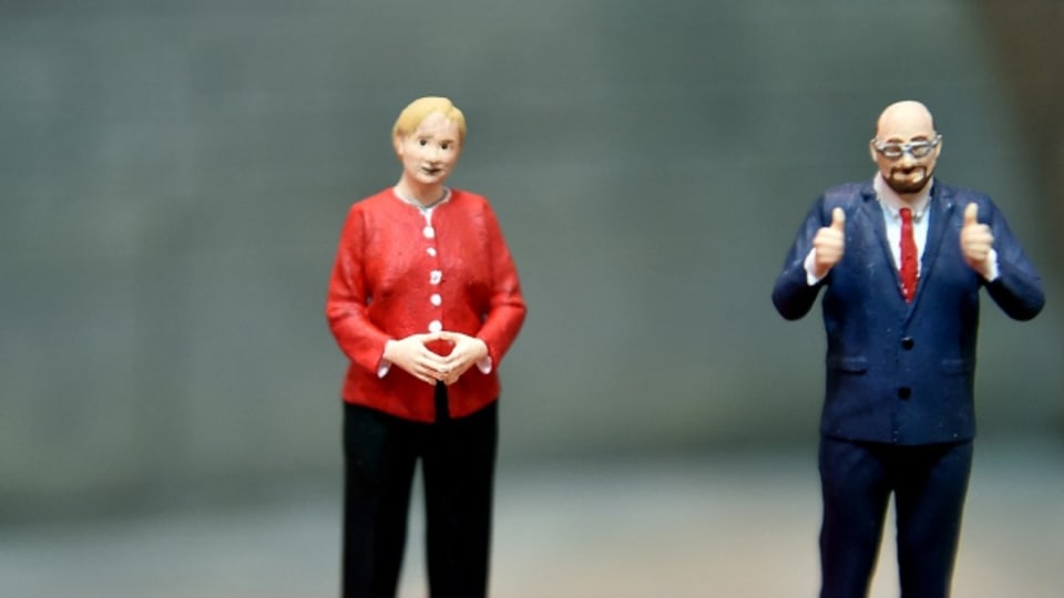 Angela Merkel und Kanzlerkandidat Martin Schulz stehen kurz vor der Kanzlerwahl am 24.September.