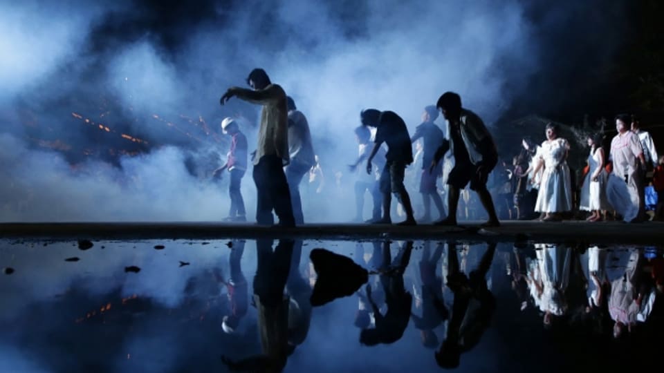 Eine Tanzgruppe performt zu Michael Jacksons «Thriller»