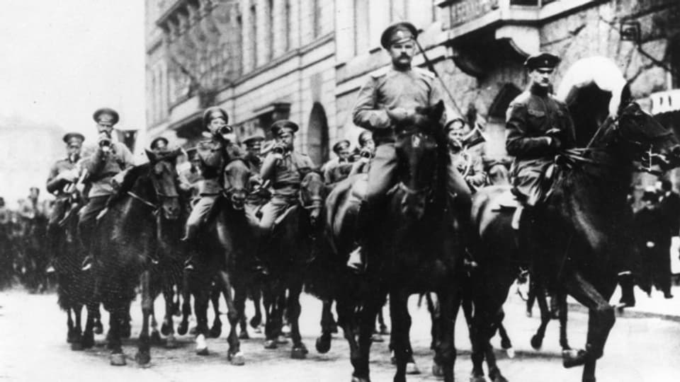 Soldaten in St. Petersburg im Mai 1917