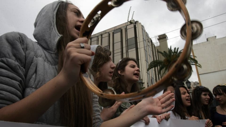 Studierende in Athen protestieren gegen die Sparpolitik der Regierung