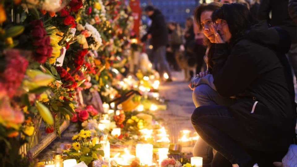 Gedenken an die Opfer der Terroranschläge von Ahlens, Schweden im April dieses Jahres