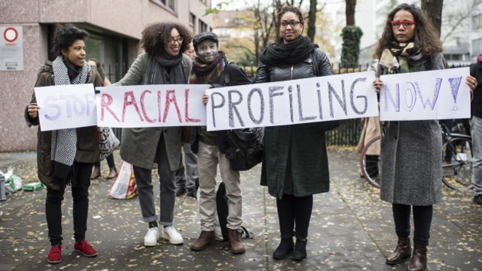 Mohamed Wa Baile demonstriert gegen Racial Profiling