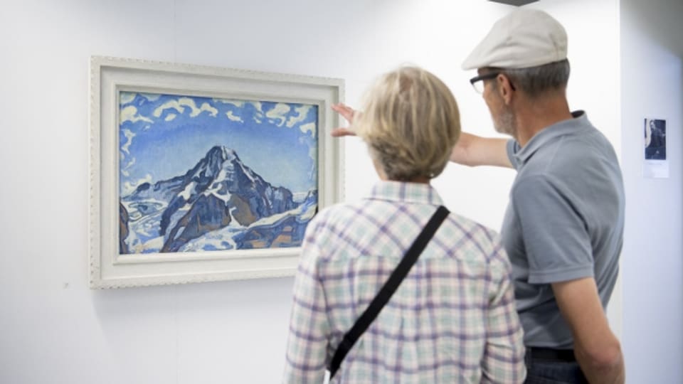 Besucher betrachten Hodlers «Der Mönch mit Wolken - 1911»