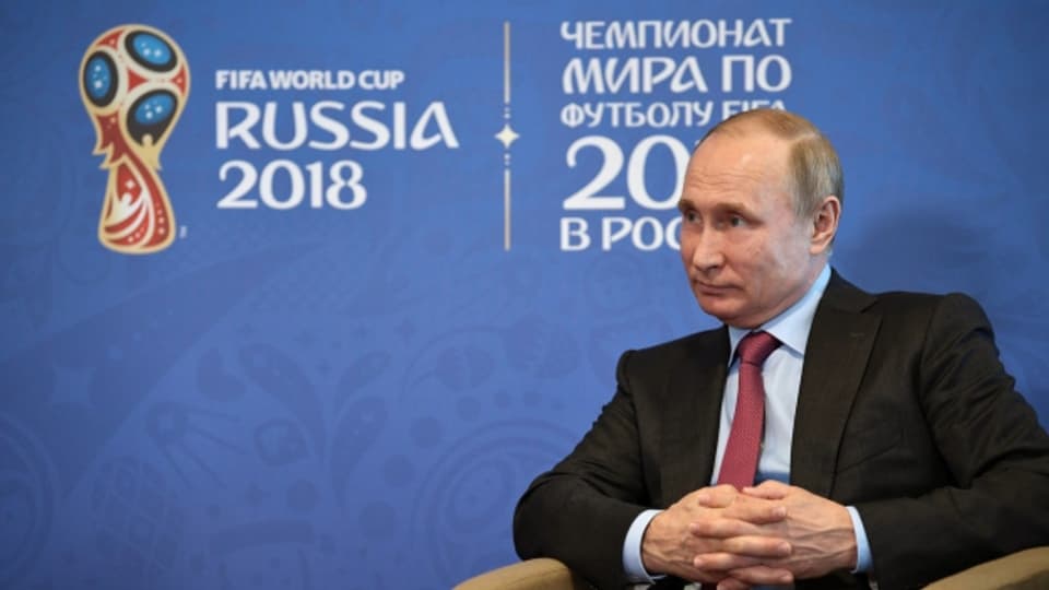 Vladimir Putin während einem Treffen mit dem FIFA Präsidenten