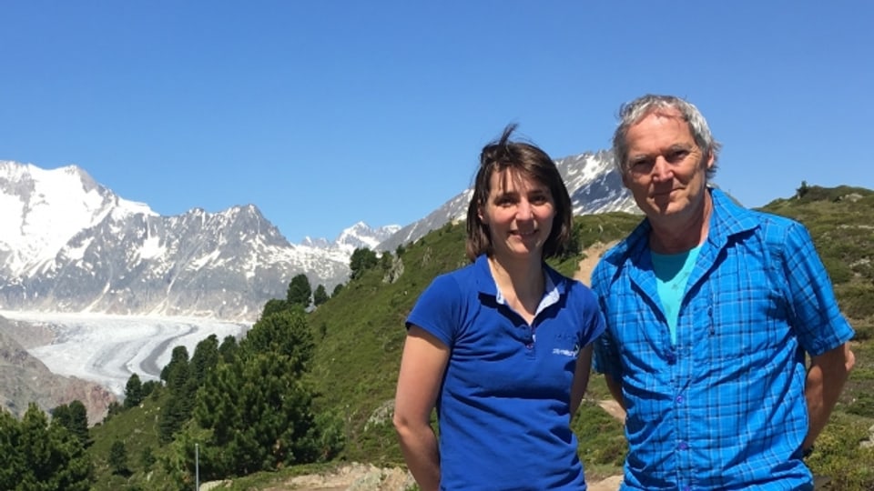 Die Tandem-Gäste Elisabeth Karrer und John Wolf Brennan vor dem Aletschgletscher.