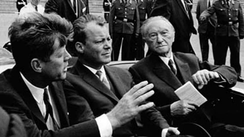 John F. Kennedy (links), Willy Brandt und Konrad Adenauer,