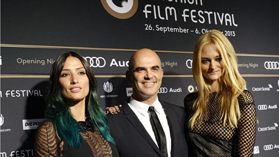 Bundesrat Alain Berset mit Nadine Strittmatter (r.) und Melanie Winiger (l.) Eröffnungsabend des 9. Zurich Film Festival.
