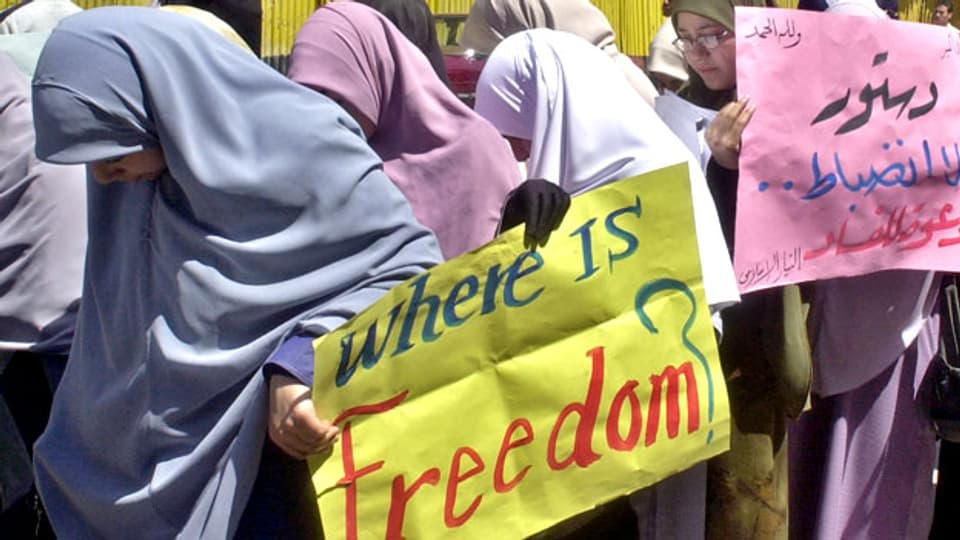 «Wo ist die Freiheit?», fragen ägyptische Studentinnen bei einer Demonstration in Kairo.