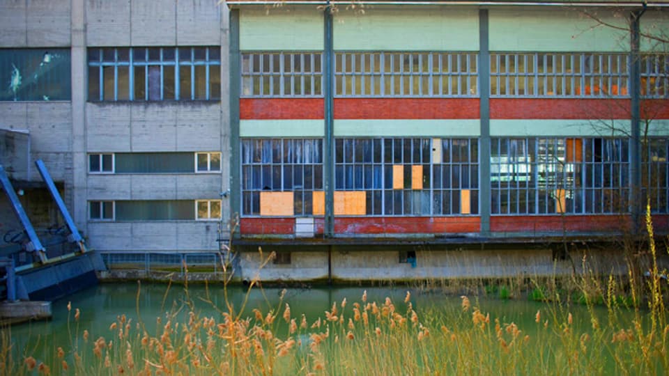 Eine verlassene Papierfabrik auf dem Industriegelände Ried in Basel-Land, 2009