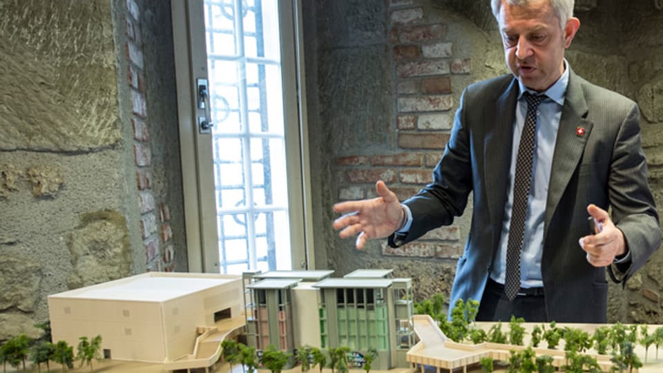 Botschafter Nicolas Bideau erklärt den Schweizer Pavillon an der Weltausstellung «Expo Milano 2015».