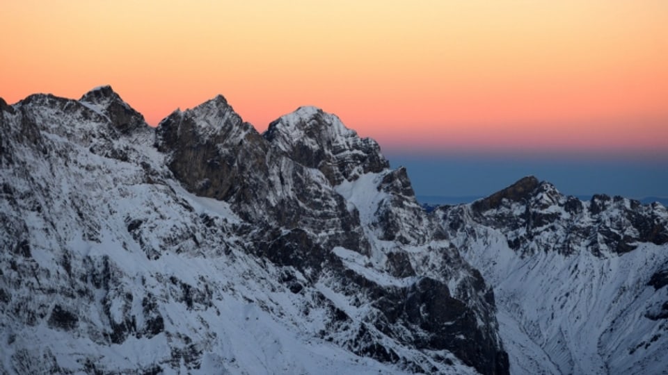 Die Engelberger Alpen im Sonnenaufgang.