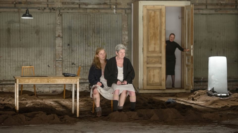 Szene aus Palmetshofers Stück "die unverheiratete" am Burgtheater Wien