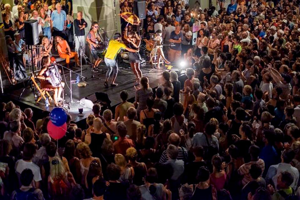 Unterhaltung in den Gassen von Bern: Am Buskers treten Künstler aus aller Welt auf.