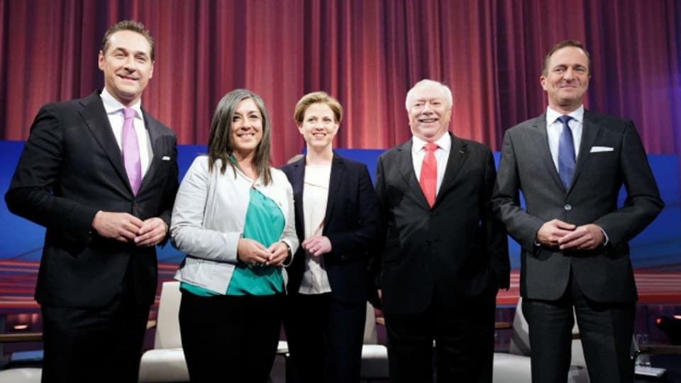 Die Spitzenkandidaten der im Landtag bzw. Nationalrat vertretenen Parteien vor Beginn einer TV-Konfrontation am 05. Oktober 2015.