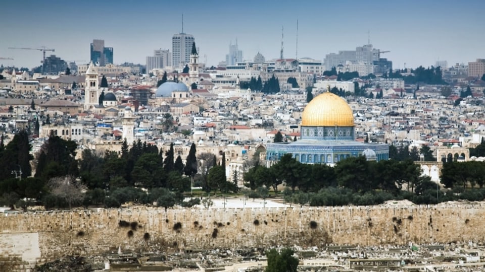 Die Stadt Jerusalem liegt in den judäischen Bergen zwischen Mittelmeer und Totem Meer.