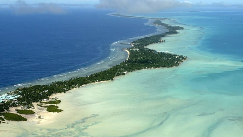 Der pazifische Inselstaat Kiribati - auch Kiribas genannt - droht zu versinken.