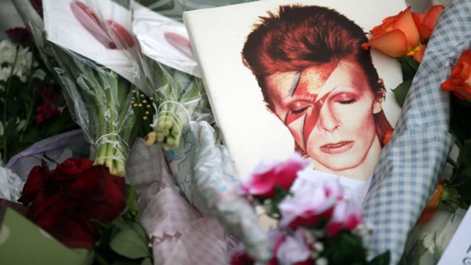 Bowies Kreationen sprengten Grenzen, verwischten die Demarkationslinien von Geschlecht, Genre und Stil.