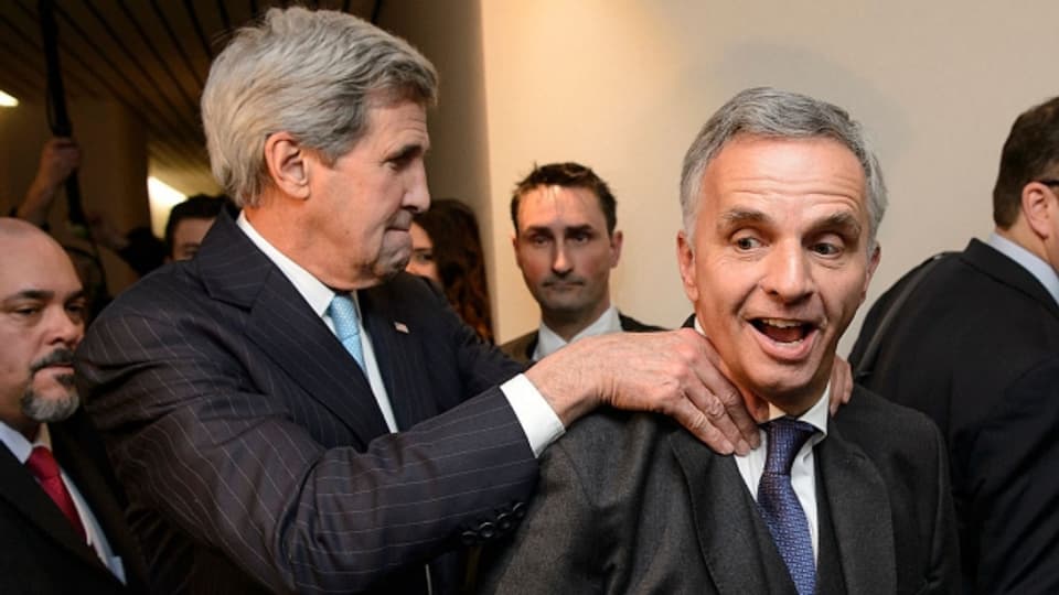 US-Aussenminister John Kerry amüsiert sich mit Bundesrat Didier Burkhalter