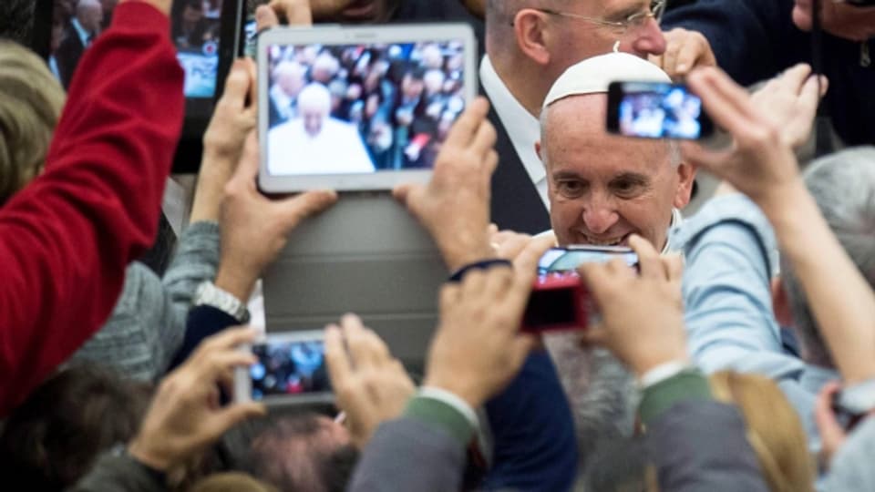 Du sollst dir ein Bildnis machen: Porträt des Papstes als Popstar.