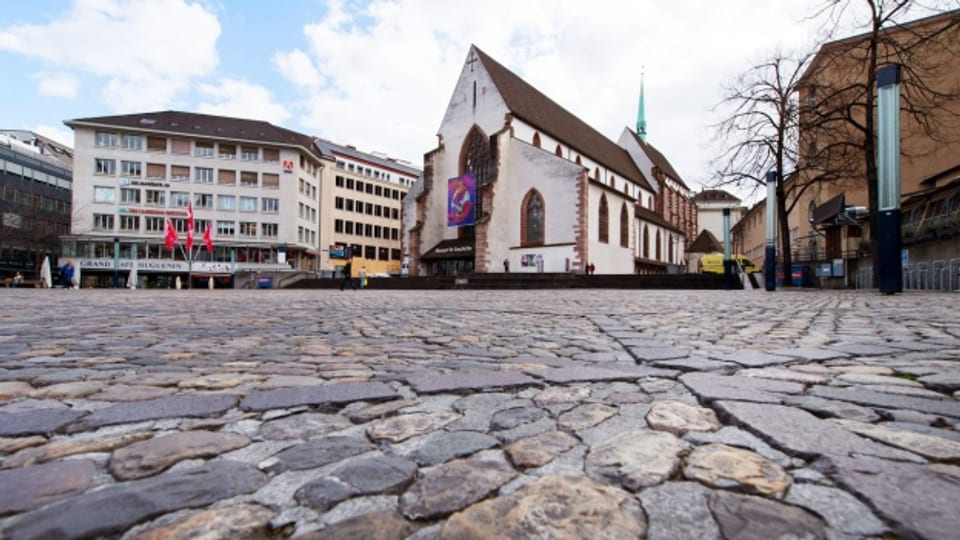 Das «Historische Museum Basel» liegt im Zentrum der Stadt, in der Barfüsserkirche am Barfüsserplatz.