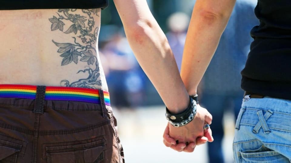 Auch in der Schweiz kann man angefeindet werden, wenn man als Homosexuelles Paar in der Öffentlichkeit zuneigung zeigt.