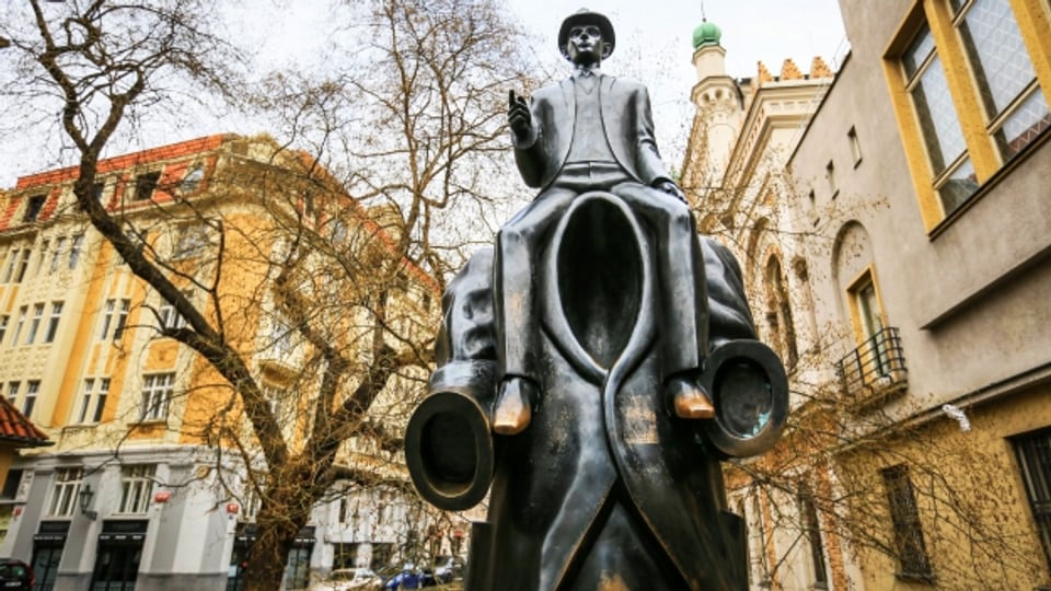 Das Kafka-Monument steht in Prag, die Briefe und Manuskripte von Kafka gehen nach Israel.