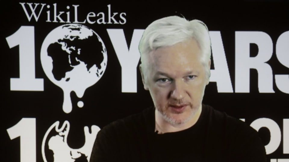10 Jahre nach Wikileaks: Julian Assange nimmt per Video an einer Medienkonferenz in Berlin teil.