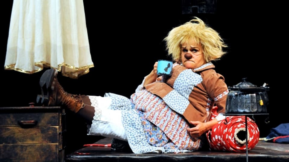 Die Clownin Gardi Hutter während eines Auftrittes mit ihrem Programm «Die Schneiderin» 2011.