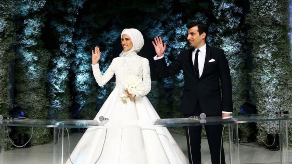 Sumeyye Erdogan, die jüngste Tochter von Recep Tayyip Erdogan, traf ihren Ehegatten zum Glück nicht in einer Hochzeitsshow.