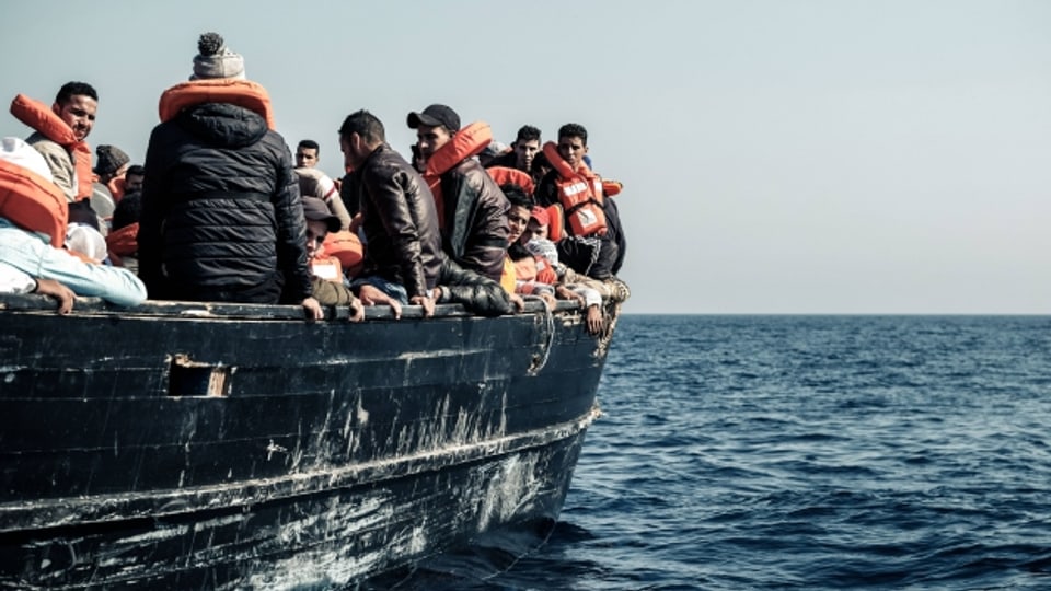 Rettungsaktion der Hilfsorganisation Sea-Watch vor der lybischen Küste