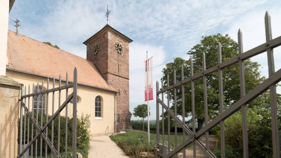 Im Turm der protestantischen Kirche St. Jakob in Herxheim befindet sich ein Glocke mit Hakenkreuz