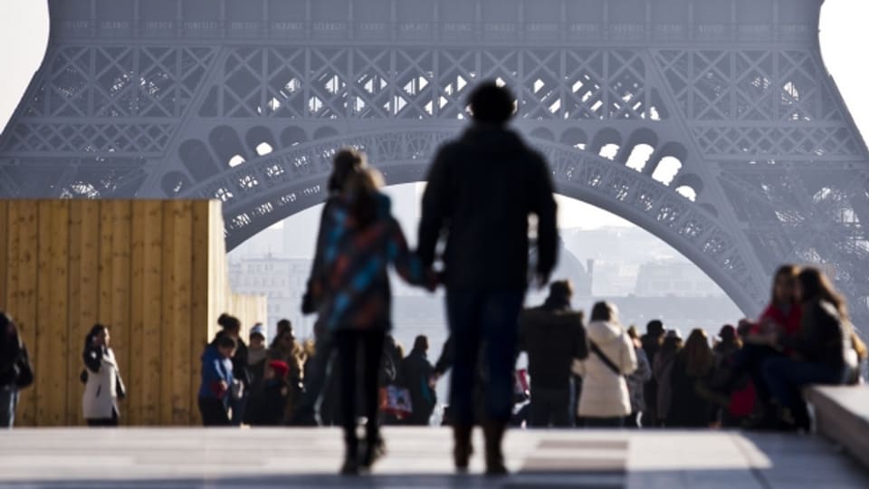 Welthauptstadt der Liebe: ein Spaziergang durch Paris, mit Gedichten von Paul Nizon.