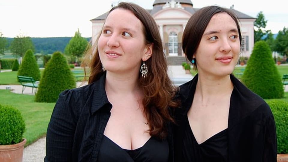 Die Schwestern Nadja und Chani Lesaulnier als Le Petit Concert Baroque.