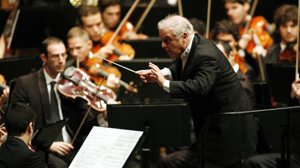 Daniel Barenboim dirigiert das West-Eastern Orchestra