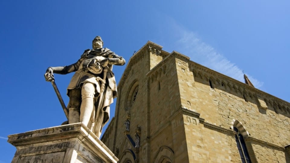 Statue von Ferdinando I. de Medici vor dem Dom in Florenz.