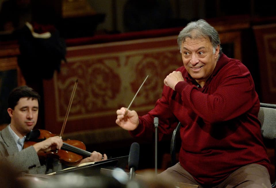 Beim Konzert der Staatskapelle Berlin am 10. Februar 2014 wurde Zubin Mehta zum Ehrengirigenten ernannt.